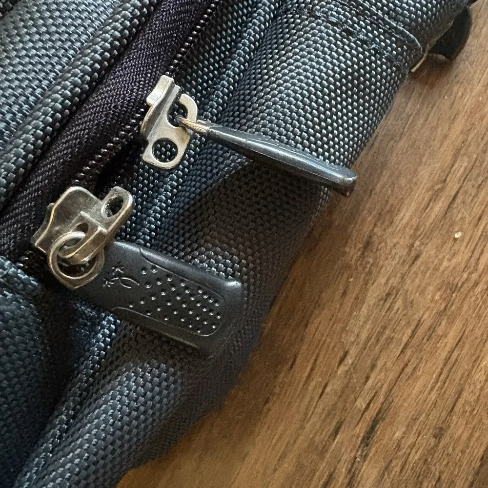 Ricardo Beverly Hills Navy Briefcase/Document Case Zip Detachable Strap